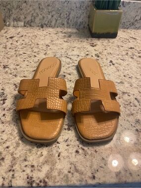 CCOCCI Tan Croc-Embossed H-Strap Slide Sandals